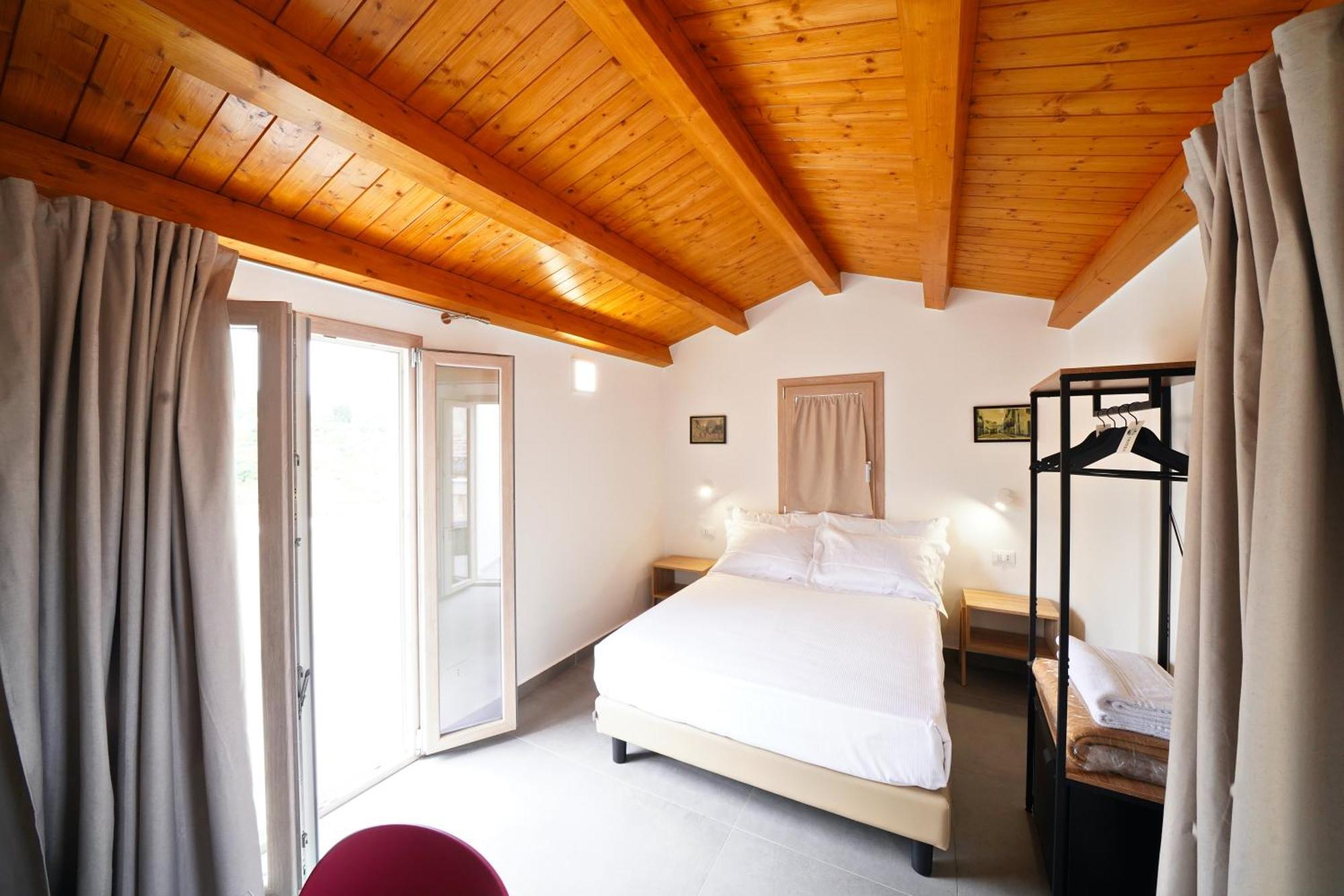 Ducas Rooms And Suite Ласкарі Екстер'єр фото