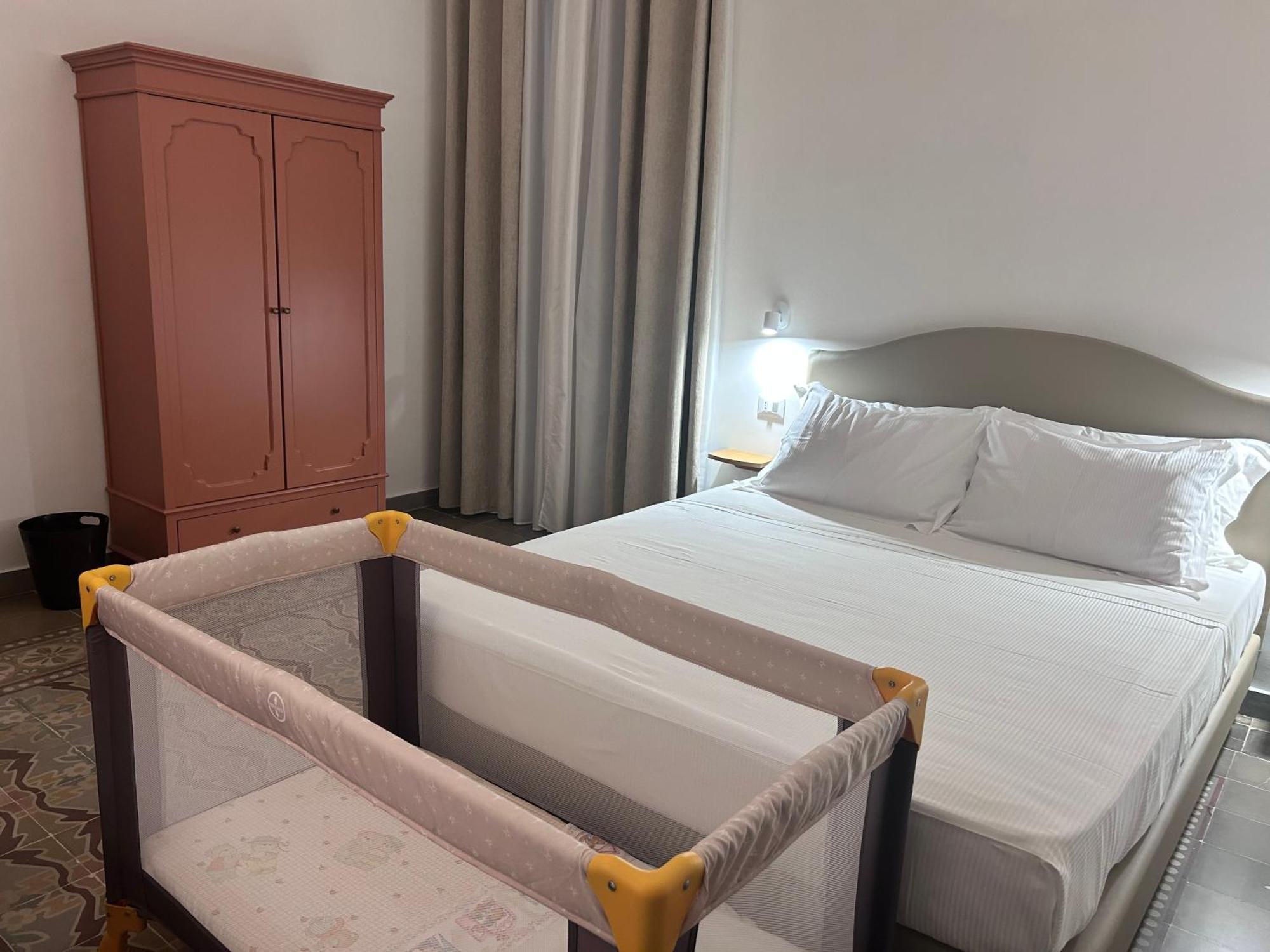 Ducas Rooms And Suite Ласкарі Екстер'єр фото